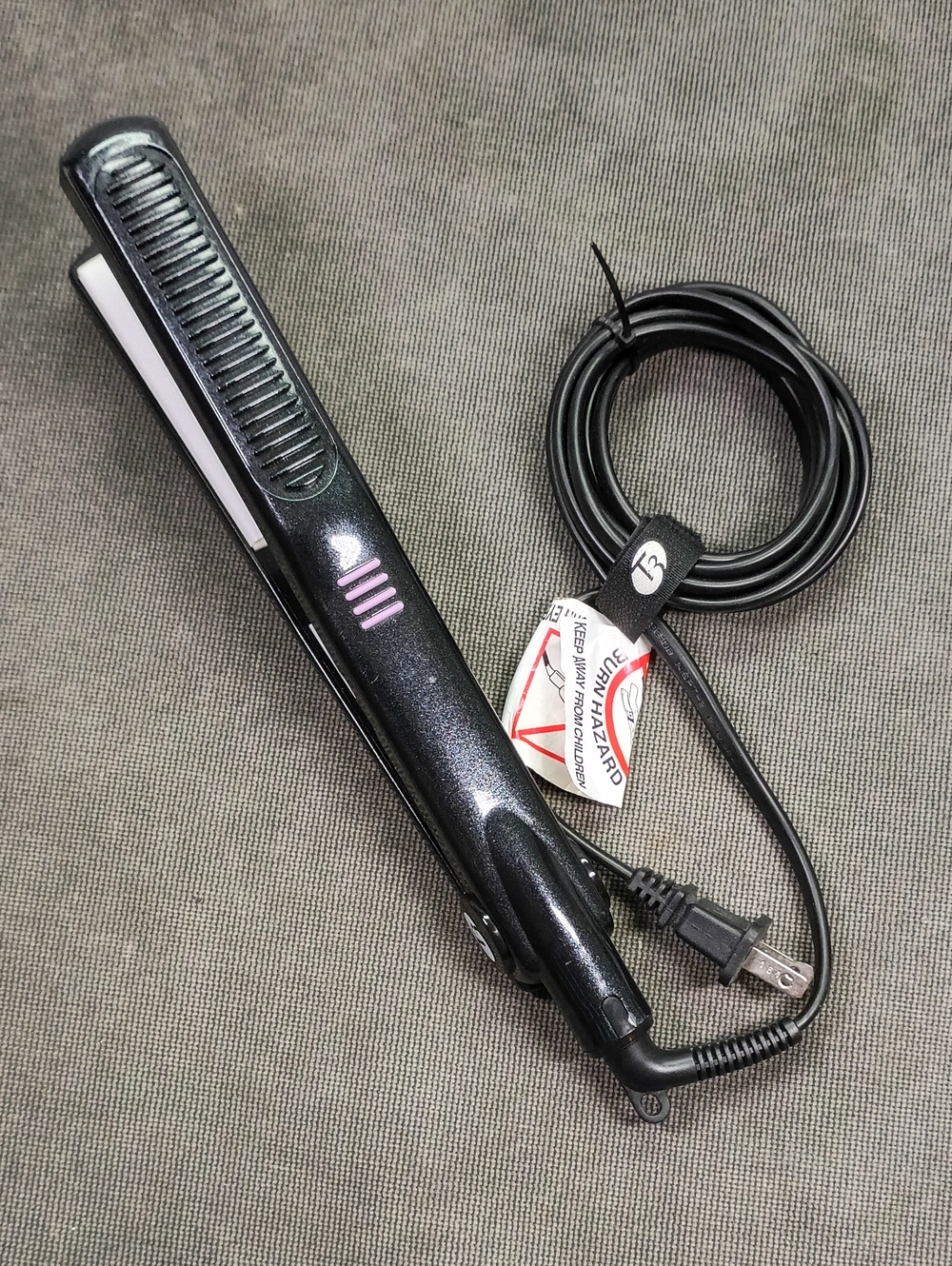 T3 Micro Model 73506 Flat Iron Hair Straightener 1"